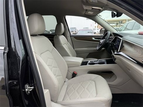 Used 2025 Volkswagen Atlas SE image 27