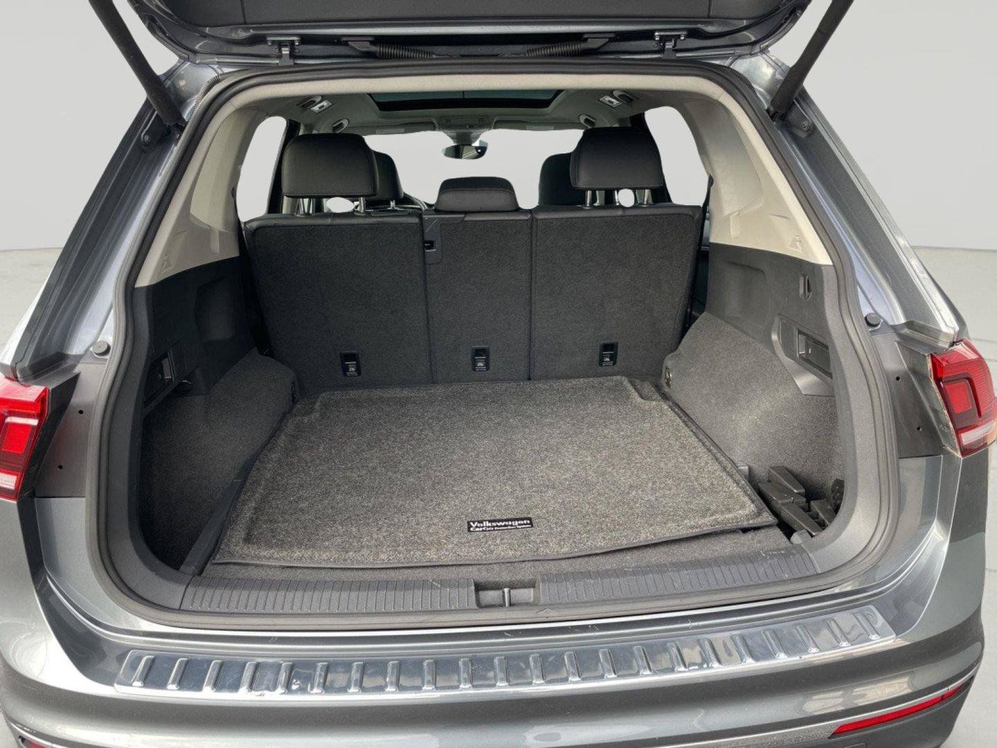 Used 2020 Volkswagen Tiguan SEL AWD/4WD image 9