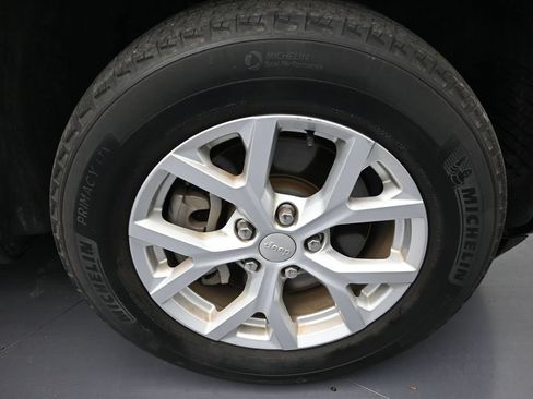 Used 2023 Jeep Grand Cherokee L Limited AWD/4WD image 9
