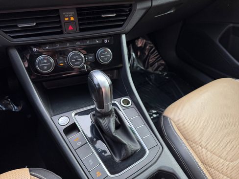 Used 2019 Volkswagen Jetta SEL Premium image 13