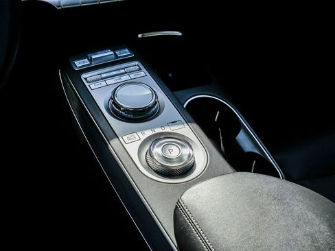 Used 2024 Genesis GV70 2.5T w/ Advanced Package image 31