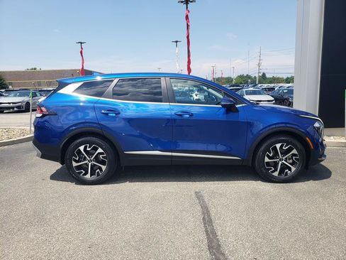 Certified 2023 Kia Sportage EX FWD image 3