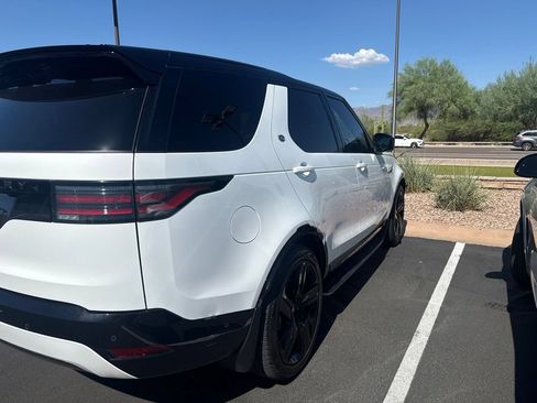 Used 2024 Land Rover Discovery Dynamic SE AWD/4WD image 4