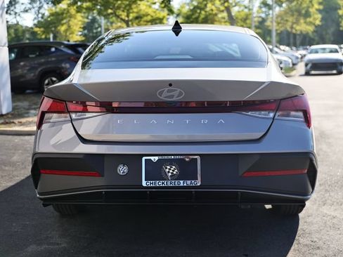 Used 2026 Hyundai Elantra SE FWD image 8