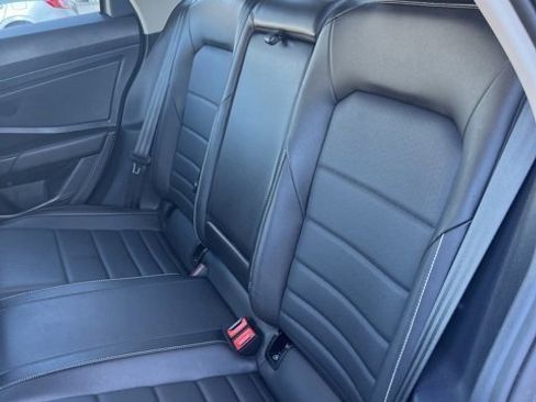 Used 2022 Volkswagen Jetta SE image 9