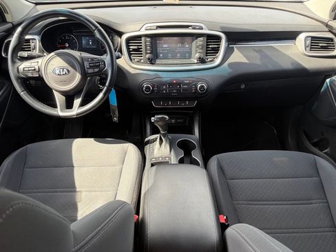 Used 2018 Kia Sorento AWD image 2