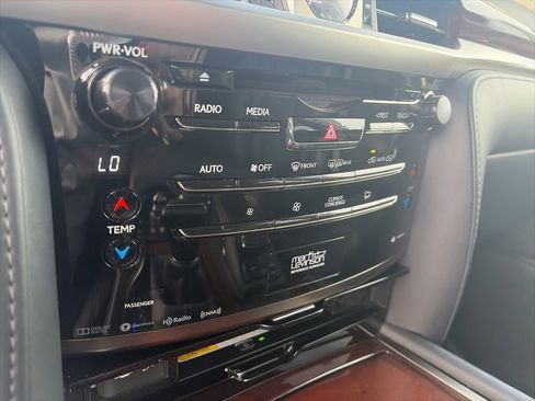 Used 2021 Lexus LX 570 4WD w/ Luxury Package image 22