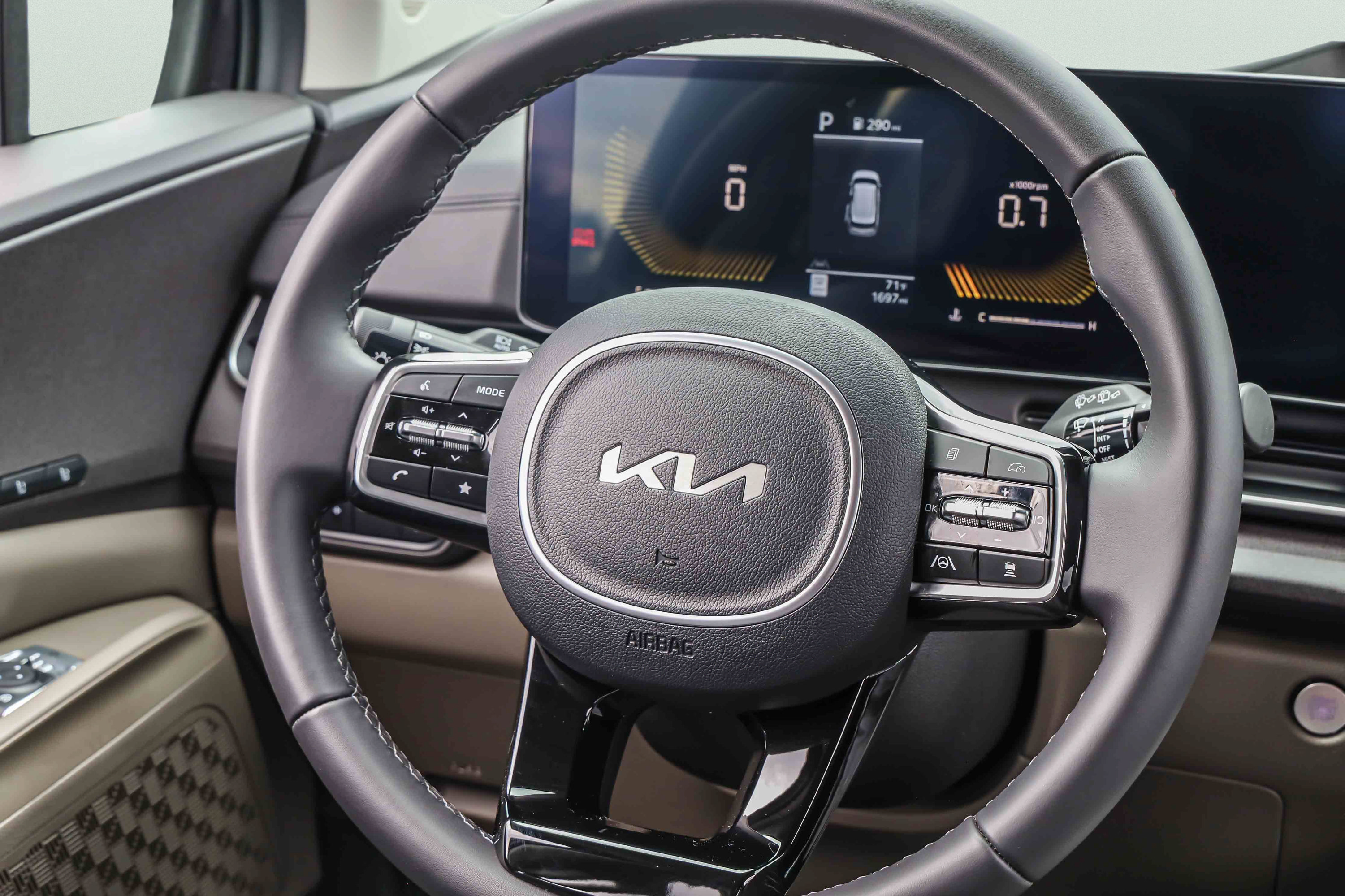 Used 2026 Kia Carnival EX FWD image 14