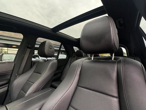 Used 2022 Mercedes-Benz GLE 350 4MATIC w/ AMG Line Exterior image 4