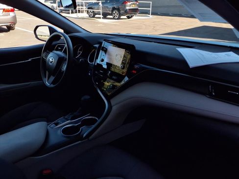 Used 2021 Toyota Camry LE image 23