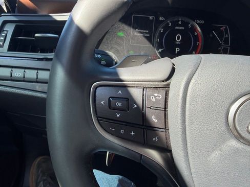 Used 2024 Lexus ES 300h w/ Premium Package image 9