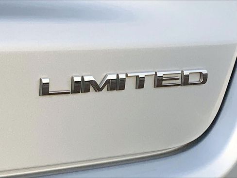 Used 2025 Jeep Compass Limited AWD/4WD image 10