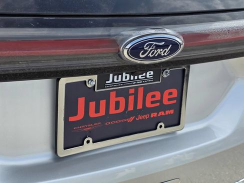 Used 2016 Ford Edge Titanium FWD image 31