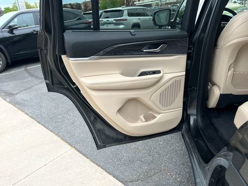 Used 2024 Jeep Grand Cherokee Limited w/ Luxury Tech Group II AWD/4WD image 41