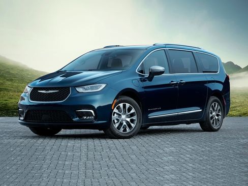 Used 2024 Chrysler Pacifica Pinnacle image 1