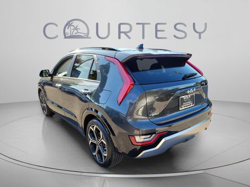 Certified 2023 Kia Niro SX Touring FWD image 2