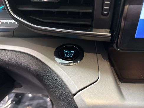 Used 2024 Ford Explorer XLT RWD image 25