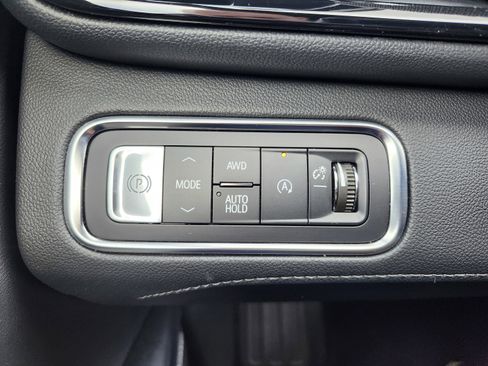 Used 2025 Buick Enclave Preferred image 17