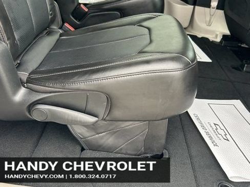Used 2024 Chrysler Pacifica Touring-L FWD image 57