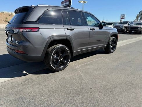 New 2025 Jeep Grand Cherokee Altitude image 6