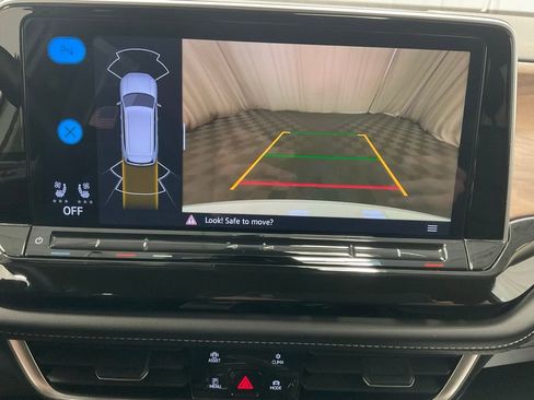 Used 2025 Volkswagen Atlas SE image 12