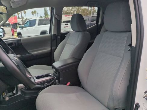 Used 2018 Toyota Tacoma SR5 RWD image 19