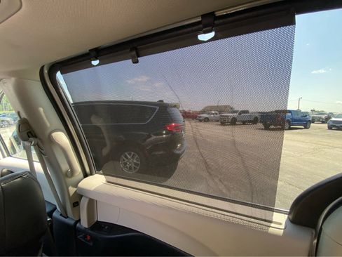 Used 2024 Chrysler Pacifica Touring-L FWD image 20