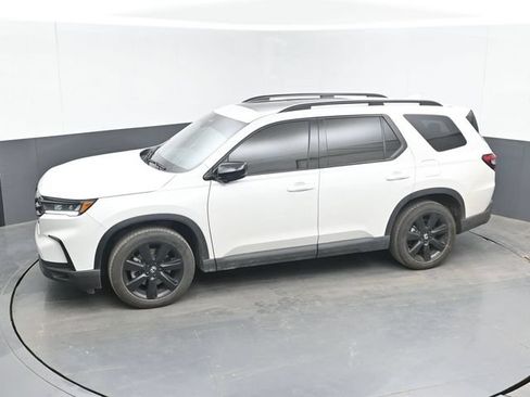 Used 2025 Honda Pilot Black Edition image 23