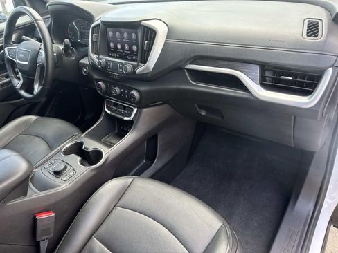 Used 2024 GMC Terrain SLT w/ Elevation Edition image 10