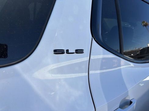 Used 2023 GMC Acadia SLE w/ Elevation Edition FWD image 18