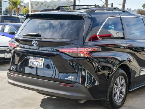 Used 2021 Toyota Sienna XLE w/ XLE Plus Package image 6