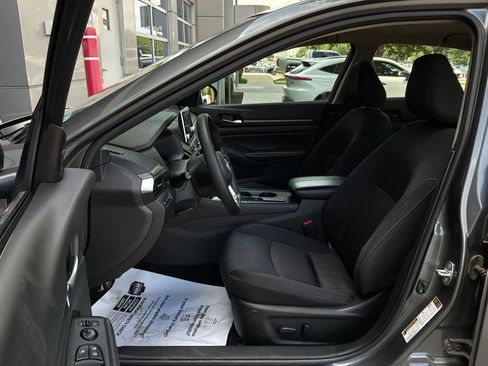 Used 2025 Nissan Altima 2.5 SV FWD image 10