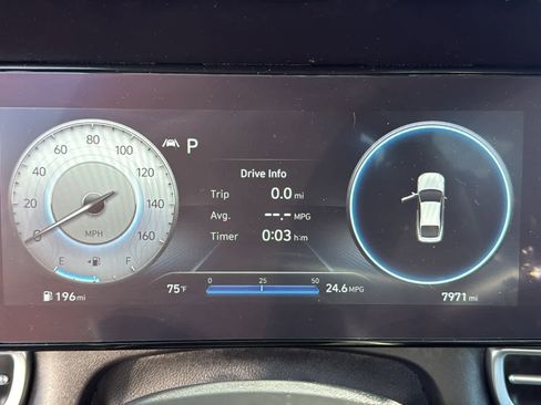 Used 2023 Hyundai Elantra Limited image 17