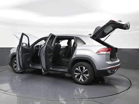 Used 2024 Volkswagen Atlas Cross Sport SE FWD image 23
