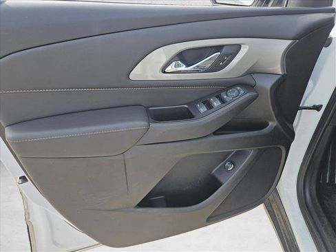 Used 2020 Chevrolet Traverse LT w/ Driver Confidence II Package image 14