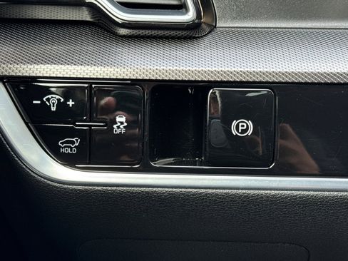 Used 2024 Kia Sportage SX image 32