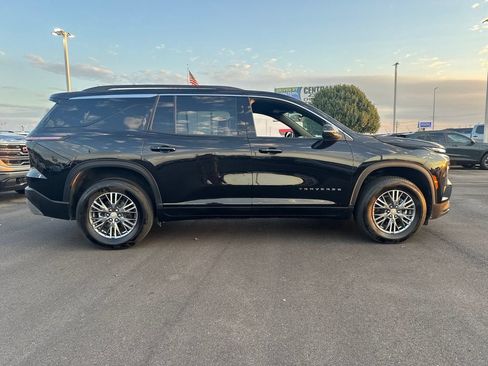 Used 2026 Chevrolet Traverse LT FWD image 8