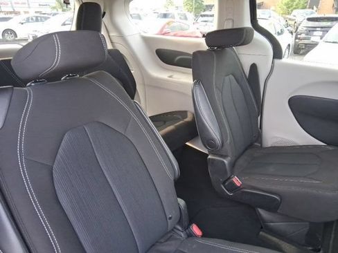 Used 2023 Chrysler Voyager LX FWD image 11
