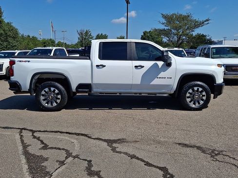Used 2021 Chevrolet Silverado 2500 Custom w/ Custom Value Package AWD/4WD image 10