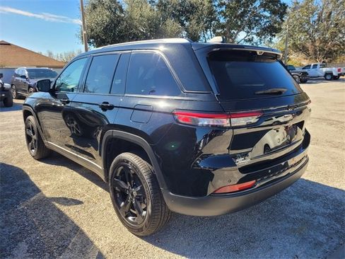 Certified 2025 Jeep Grand Cherokee Limited w/ Luxury Tech Group II image 5