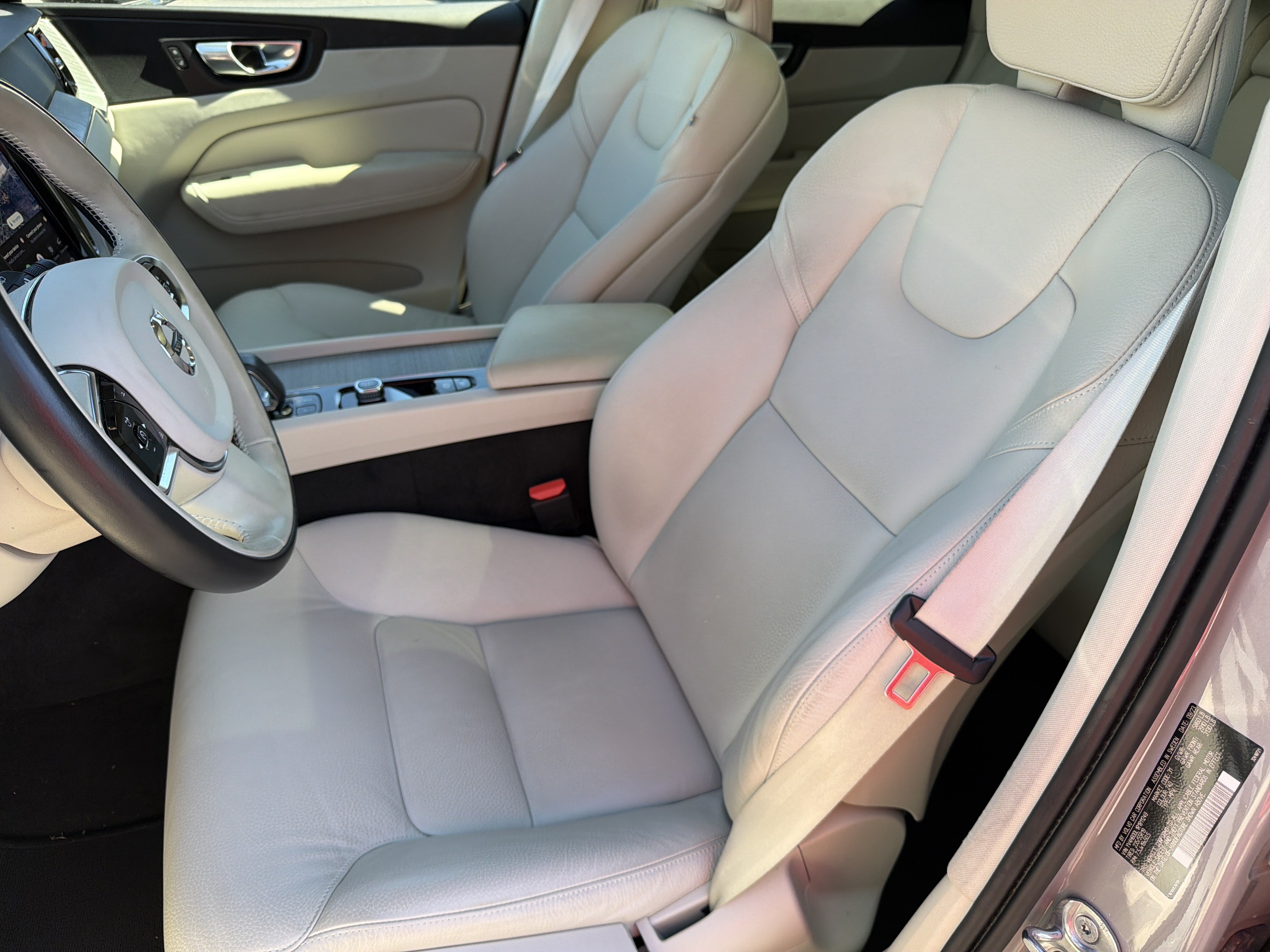 Used 2024 Volvo XC60 T8 Plus w/ Climate Package AWD/4WD image 16