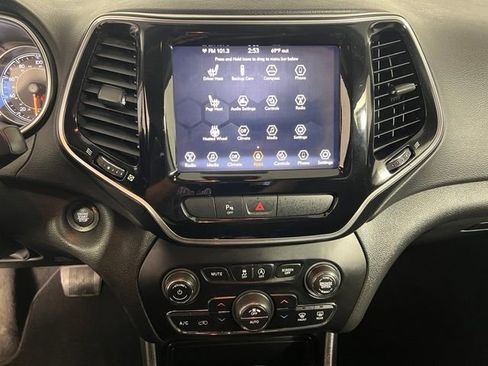 Certified 2019 Jeep Cherokee Limited w/ Trailer Tow Group AWD/4WD image 22