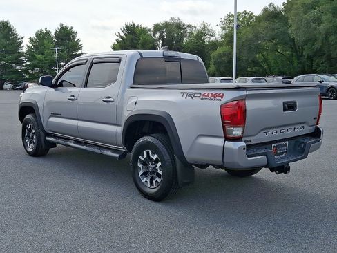 Used 2017 Toyota Tacoma TRD Off-Road AWD/4WD image 5
