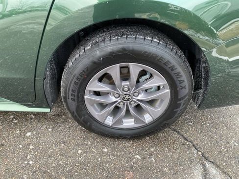 Used 2024 Toyota Sienna XLE image 13