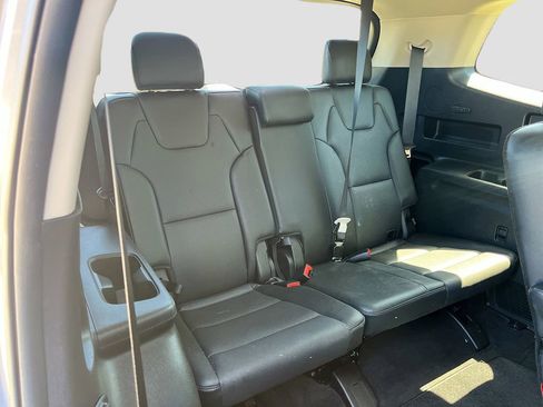 Used 2023 Kia Telluride EX w/ EX Captain's Chair Package image 29