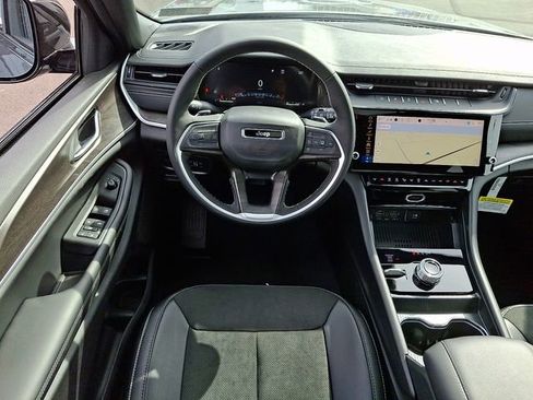 New 2026 Jeep Grand Cherokee Altitude AWD/4WD image 2