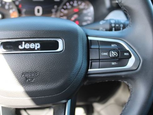 Used 2025 Jeep Compass Latitude image 20