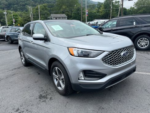 Certified 2023 Ford Edge SEL w/ Convenience Package AWD/4WD image 4