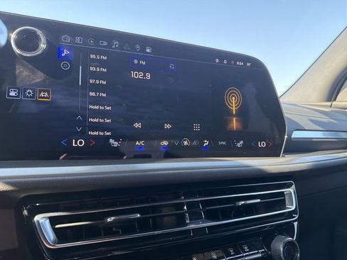Used 2024 Chevrolet Traverse LT FWD image 33