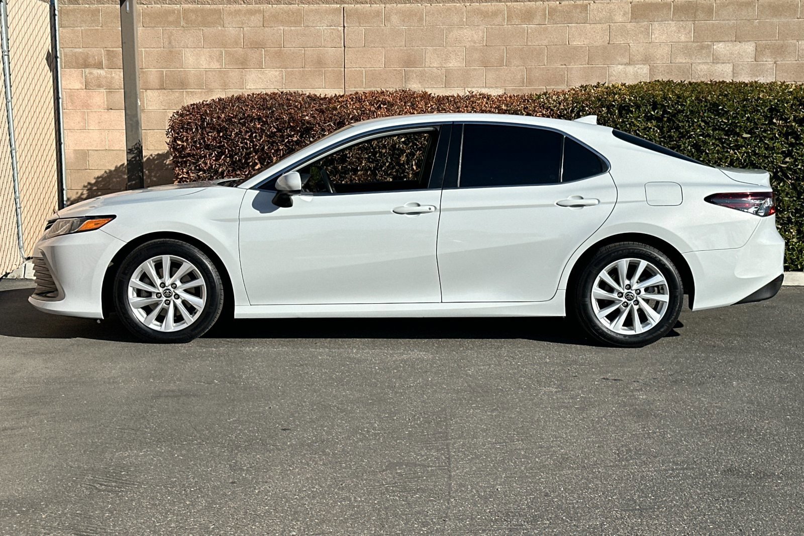 Used 2022 Toyota Camry LE FWD image 7